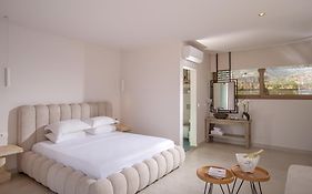 Parthenis Hotel&Suites